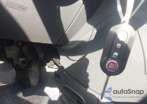 2015 Fiat 500 Sport z USA, uszkodzony, nr VIN 3C3CFFBR8FT667490